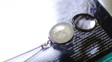 Round glass loupe