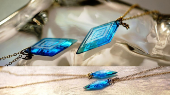 Cool scales 世界にひとつの素敵な逸品をぜひ末永くお楽しみいただければ幸いです。 ラフォルム ガラスジュエリー ガラスアクセサリー