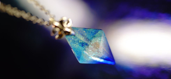 Dreamblue ～ Everlasting love / Fleur-de-lis ～ ブルーのグラデーションが美しい逸品。 ラフォルム ガラスジュエリー ガラスアクセサリー