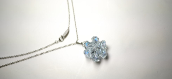 Crystal snow flower ～ 流星に煌く雪の花 ～ ブルーグレーの神秘的な色合い。 ラフォルム ガラスジュエリー ガラスアクセサリー