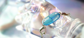 ICE DOLPHIN ～ ブレスレット ～ チェック柄の優しい色合いと輝きです。 ラフォルム ガラスジュエリー ガラスアクセサリー