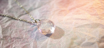 Ties of the heart ～ Drop / 薄紅色の舞  ～ 透明感のある淡いピンク系の色合い。 ラフォルム ガラスジュエリー ガラスアクセサリー