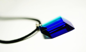 Excellent prism dream 平行四辺形に似た不思議なフォルムとグラデーションの素敵な作品。 ラフォルム ガラスジュエリー ガラスアクセサリー