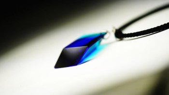 Excellent prism dream サイドからご覧頂くとまた違った雰囲気。 ラフォルム ガラスジュエリー ガラスアクセサリー