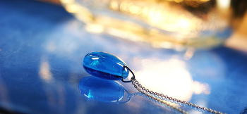 Healing blue 表裏共に立体的な丸みと厚みのあるフォルムに仕上がっております。 ラフォルム ガラスジュエリー ガラスアクセサリー