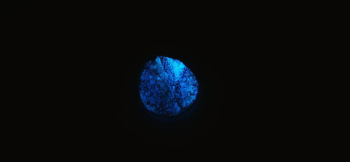 Healing blue 暗闇ではブルーの神秘的な光を放ちます。 ラフォルム ガラスジュエリー ガラスアクセサリー