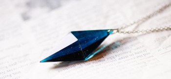 Dreamblue ～ Dual macrocosm ～ 神秘的なアクアマリンブルーがベースカラーです。 ラフォルム ガラスジュエリー ガラスアクセサリー