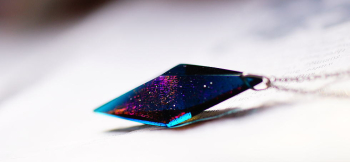 Dreamblue ～ Dual macrocosm ～ 見る角度や光の当たり方で美しいラメが煌きます。 ラフォルム ガラスジュエリー ガラスアクセサリー