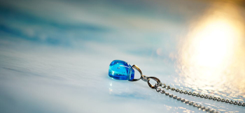 Pure petit drop ターコイズブルーの濃淡を使用した透明感のある仕上がりです。 ラフォルム ガラスジュエリー ガラスアクセサリー