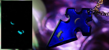 Moon of Luck ～ Starry night ～ 三日月と狼が光を吸収する度に神秘的に光ります。 ラフォルム ガラスジュエリー ガラスアクセサリー
