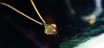 Perseus's proof ゴールド系の金具と合わせても素敵です。内部のゴールドラメがとてもマッチしています。 ラフォルム ガラスジュエリー ガラスアクセサリー