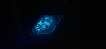 アクアの海に眠る ～ Colon ～ 暗闇での美しく神秘的な光。 ラフォルム ガラスジュエリー ガラスアクセサリー
