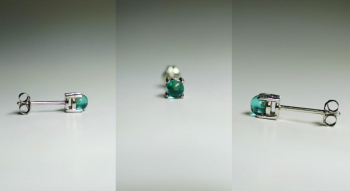 Cute aquamarine eye 小ぶりの円形ドーム型のトップの中に「思い出の大切なもの」を封入したオリジナルキャッチ式ピアス。 ラフォルム ガラスジュエリー ガラスアクセサリー