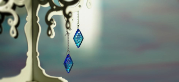 Blue wave rhombus 世界にひとつ、ご希望のイメージを大切にお作りしたオリジナル仕様のピアスが完成いたしました。 ラフォルム ガラスジュエリー ガラスアクセサリー
