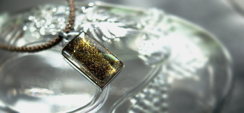 愛は時の詩 ~ Oxidation pendant ~ ゴールドラメが美しいコラボレーションペンダント。 ラフォルム ガラスジュエリー ガラスアクセサリー
