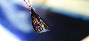 Crystallization galaxy 見る角度や光の当たり方で変幻自在に内部のラメが輝きます。 ラフォルム ガラスジュエリー ガラスアクセサリー