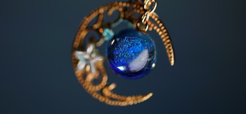 Shine aqua planet ブルー系のガラス内部に美しい煌きを施しております。 ラフォルム ガラスジュエリー ガラスアクセサリー