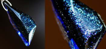 Polyhedral shine galaxy 裏面には種類の違う細かなフレーク状のブルーラメが無数に煌きます。 ラフォルム ガラスジュエリー ガラスアクセサリー