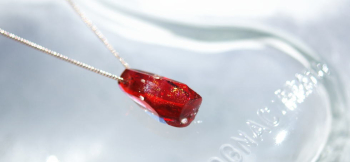 Cutie Crystal 細身のチェーンを両サイドから通しています。 ラフォルム ガラスジュエリー ガラスアクセサリー