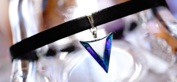 Power of triangle ～ Sunset Purple(チョーカータイプ) ～ チョーカータイプの美しいペンダント。 ラフォルム ガラスジュエリー ガラスアクセサリー