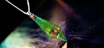 Eternal evergreen crystal スタイリッシュで存在感のあるメモリアルペンダント。 ラフォルム ガラスジュエリー ガラスアクセサリー