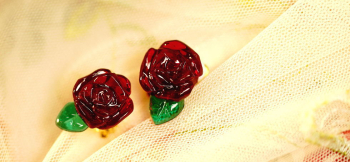 Fortune fairy ～ 幸運の薔薇 ～ 美しい薔薇のイヤリング。 ラフォルム ガラスジュエリー ガラスアクセサリー