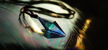 Dreamblue ～ Relativity galaxy ～ スタイリッシュな八面体のフォルム。 ラフォルム ガラスジュエリー ガラスアクセサリー