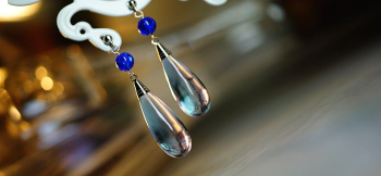 Lavender waterdrops シンプルなしずく型の素敵な両耳用ピアスです。 ラフォルム ガラスジュエリー ガラスアクセサリー