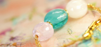 Memorial candy それぞれサイズを変えたパステルカラーの3個の珠はとても優しい色合いです。 ラフォルム ガラスジュエリー ガラスアクセサリー