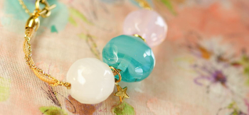 Memorial candy 星のチャームと編み込んだコードが素敵です。 ラフォルム ガラスジュエリー ガラスアクセサリー
