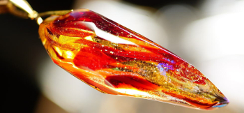 FLAME ICE FANG 内部の煌きをお楽しみください。 ラフォルム ガラスジュエリー ガラスアクセサリー