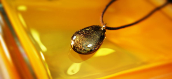 Memorable Smile ～ ドロップ ～ シンプルでカッコいいドロップタイプペンダント。男性にもお勧め!! ラフォルム ガラスジュエリー ガラスアクセサリー