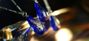 ラフォルム ガラスジュエリー ガラスアクセサリー Forever Couple 内部に美しいラメを使用し、マーブル加工を施した美しいしずくタイプネックレス。