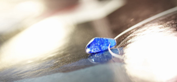 Blue snow drop 小粒のドロップタイプです。 ラフォルム ガラスジュエリー ガラスアクセサリー