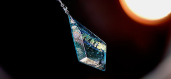 Time flow diamond シャープな変形ひし形のフォルム。 ラフォルム ガラスジュエリー ガラスアクセサリー