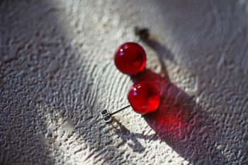Red Memories ～ 永遠の輪 ～ 可愛らしさと大人の雰囲気を兼ね備えた唯一無二の一品です。 ラフォルム ガラスジュエリー ガラスアクセサリー