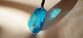MIRACLE AQUA CRYSTAL 写真ではお伝えできない透明感。実際にお手にとってぜひその美しさをお楽しみください。 ラフォルム ガラスジュエリー ガラスアクセサリー