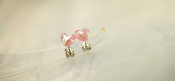 Pure petit Heart 耳元を可愛らしく飾る小ぶりのサイズ。 ラフォルム ガラスジュエリー ガラスアクセサリー