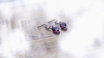 心優しく / ピアス 小ぶりで身に着けやすい逸品です。 ラフォルム ガラスジュエリー ガラスアクセサリー