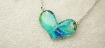 Seaside Love コバルトブルー、ターコイズブルーなどをマーブル加工しています。 ラフォルム ガラスジュエリー ガラスアクセサリー