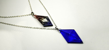 煌きのラビリンス セットでお作りした『Pure dream ～ 煌きの大地 ～』と重ね着けできるよう、チェーンの長さなどを調整しております。 ラフォルム ガラスジュエリー ガラスアクセサリー