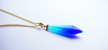 Endless blue crystal スタイリッシュなオリジナルクリスタルペンダント。 ラフォルム ガラスジュエリー ガラスアクセサリー