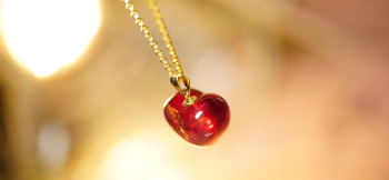 Forever in my heart ～ こころ ～ 丸みのある可愛らしい逸品です。 ラフォルム ガラスジュエリー ガラスアクセサリー