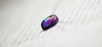 Beloved 高貴な「ゴールドパープル」の色合いに優しいレインボーラメが美しく輝きます。 ラフォルム ガラスジュエリー ガラスアクセサリー