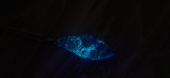 Healing blue flame ～ 癒しの青い炎 ～ 暗闇での神秘的な蓄光の光。 ラフォルム ガラスジュエリー ガラスアクセサリー
