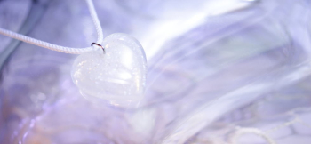 SNOW ANGEL'S HEART 優しく静かな雪に舞い降りた天使のようなイメージ。 ラフォルム ガラスジュエリー ガラスアクセサリー