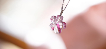 紅桜 ～ 宴 ～ ピンクのマーブル模様が可愛らしい逸品です。 ラフォルム ガラスジュエリー ガラスアクセサリー