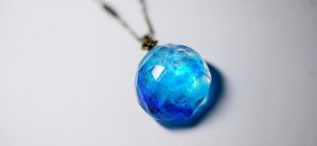 水の誕生 ～ 澄やかな水結晶 ～ 透明感のあるブルーの濃淡。 ラフォルム ガラスジュエリー ガラスアクセサリー