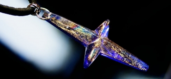 ラフォルム ガラスジュエリー ガラスアクセサリー Great cross star 美しい煌きを閉じ込めた存在感のある十字星のようなクロスペンダントです。胸元を美しく引き立ててくれそう!! 
(※難易度の高い作品のため価格改定させていただきました…