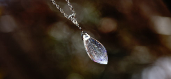 Transparence Aurora クリアーベースにレインボーラメを施しています。 ラフォルム ガラスジュエリー ガラスアクセサリー